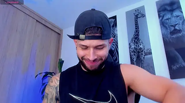 Santos_ramirez1 live cam on StripChat