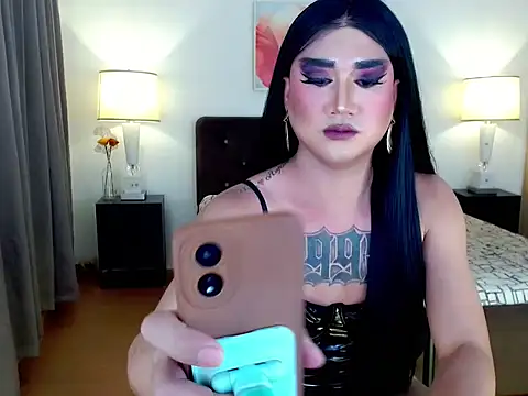 Elegant_Serafina