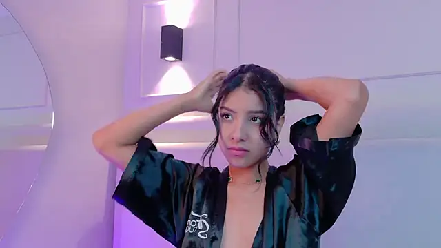 NaomiKlarc live cam on StripChat