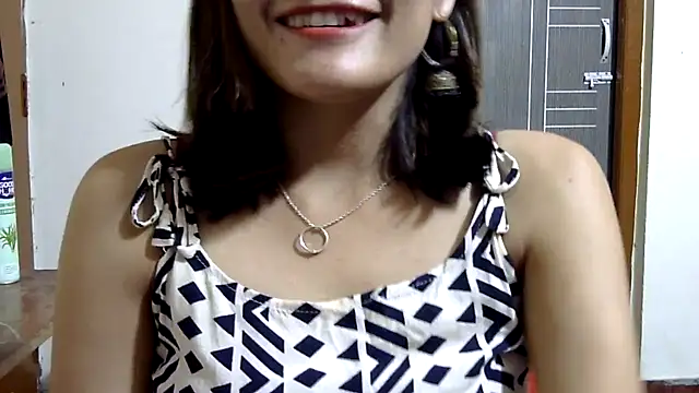 Smiley_girl23 live cam on StripChat