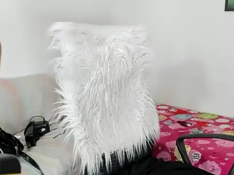 sarahlovexxv live cam on StripChat