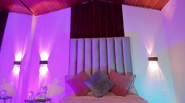 Isis_Moon live cam on StripChat