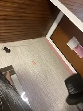 LunaMoore_Pink webcam
