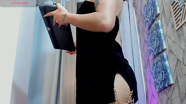 miahills__ webcam