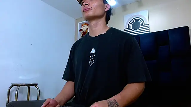 GoldenBoy_23 webcam