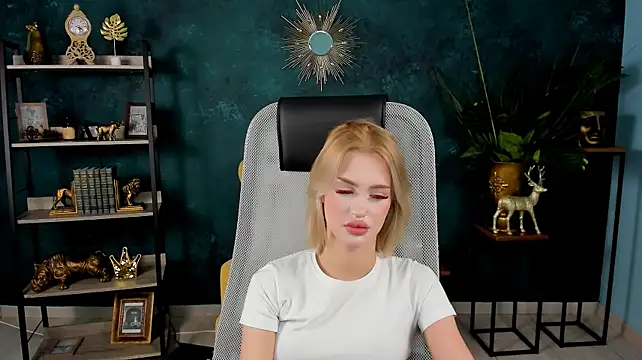 AngelaHolmes webcam