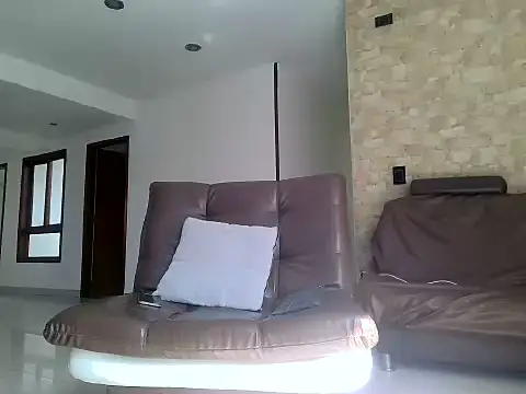 YakedCrus webcam