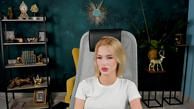 AngelaHolmes