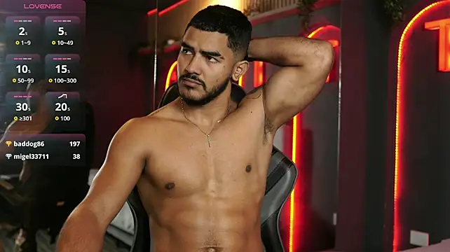 Reik_Vonn live cam on StripChat