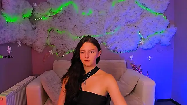 caroline_honeyy live cam on StripChat