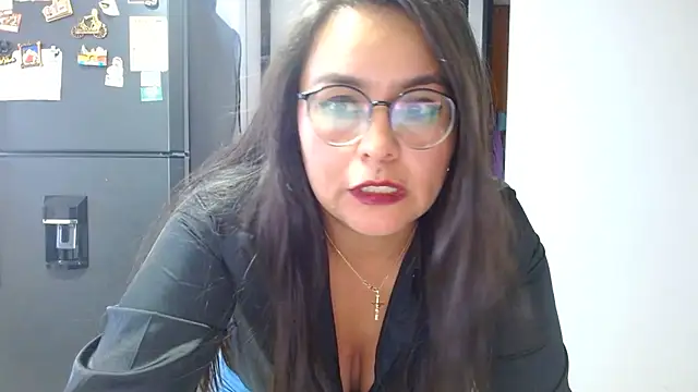 Ixchel_Anaid live cam on StripChat