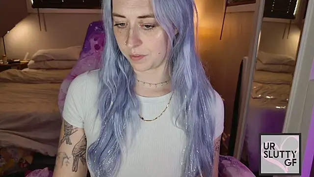 ursluttygf (F young) - dildo tip tease + eye contact