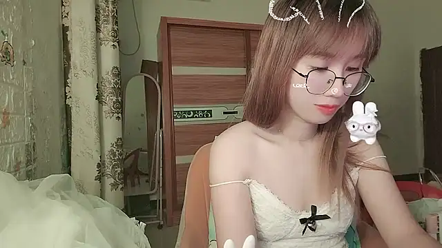 lili_666 (F young) - 祝我生日快乐，愿往后的日子闪闪发光，万事顺遂。🤩