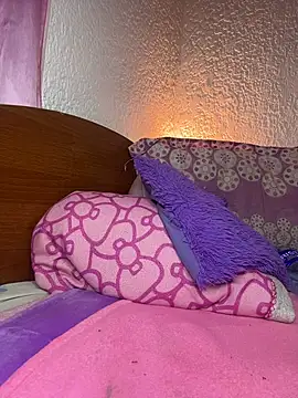 chloecollins__ (F teen) - I MASTURBATE TILL I SQUIRT!!