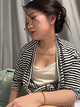 xinxiny1 Live Webcam on Stripchat