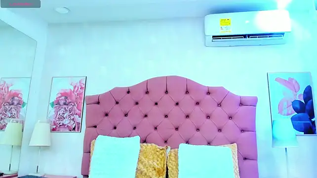 ThyaraJhons live cam on StripChat