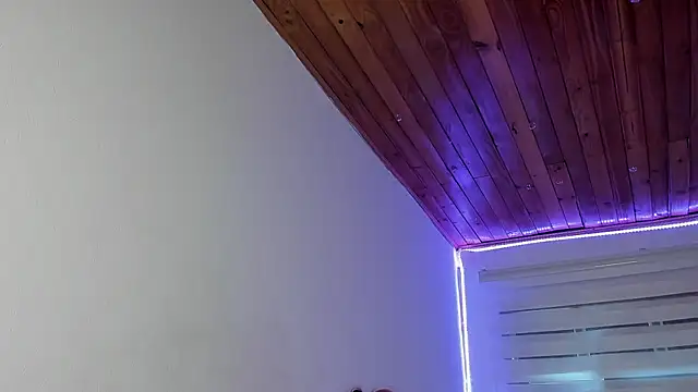 Sara_Red_X1