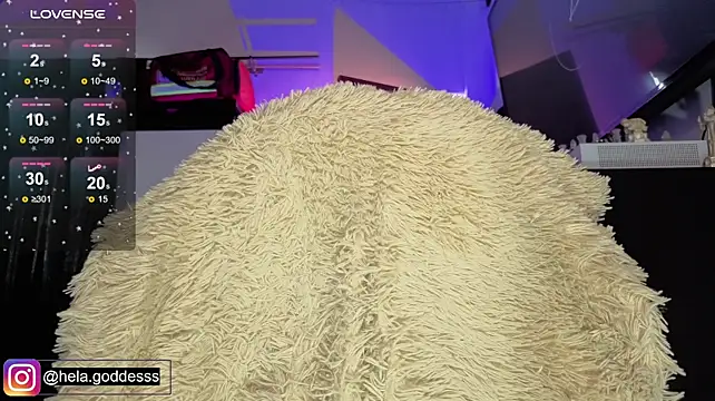 Hela_v live cam on StripChat