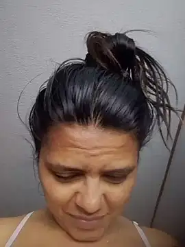 selena_foxy live cam on StripChat