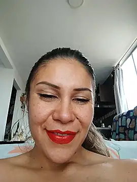 KittyHoleshot87 live cam on StripChat