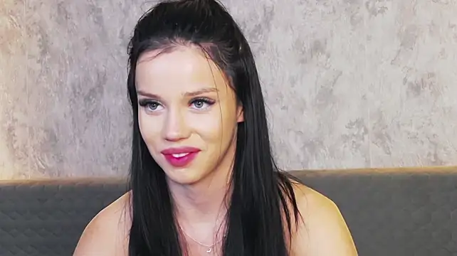LunnaHayses live cam on StripChat