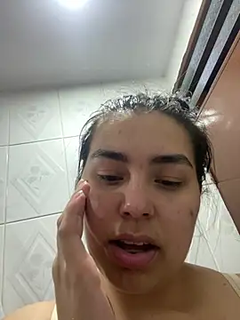 Live webcamthumbnail van luna_bloomm_ met #girls en #hd