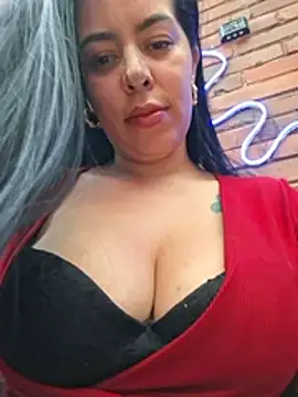 luianna (Ask my age) - Oil show and bouncing my tits
