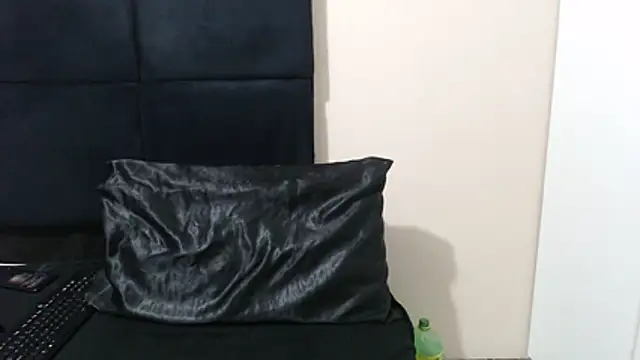 SweetHotBabby18 webcam
