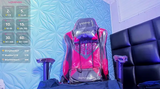 Milk_max_18 live cam on StripChat