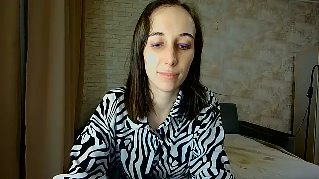 Anika_bloom webcam