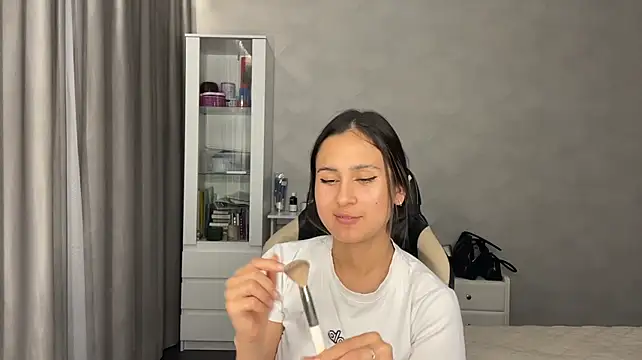 pokkaszynski (F teen) - lift top to show tummy