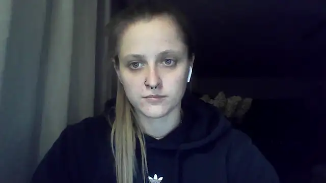 LeaWetGirl live cam on StripChat