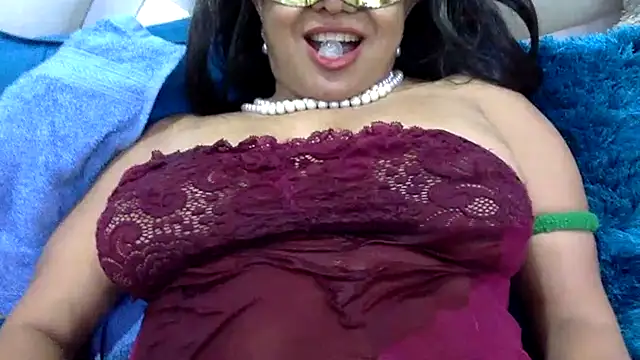yourradhika live cam preview