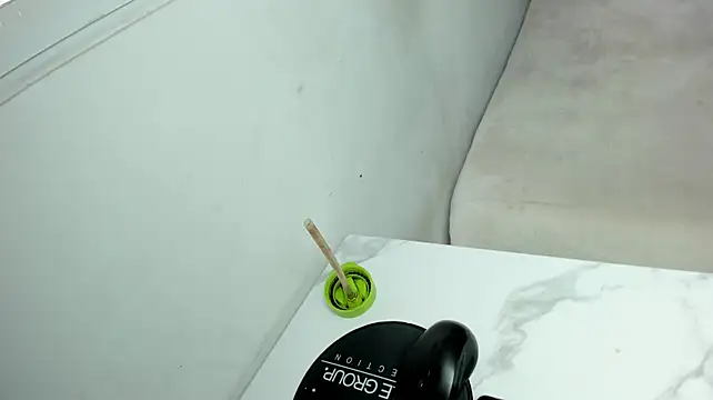 Sara_Naugty