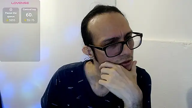 cholitohermoso live cam on StripChat
