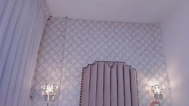 Miniature de la webcam en direct de frehia_dimou avec #girls et #hd