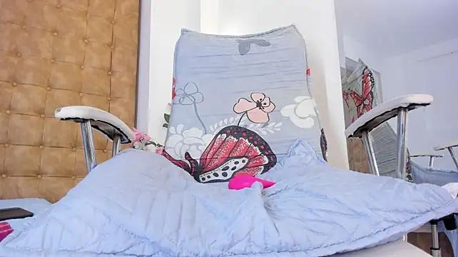 Miniature de la webcam en direct de violet_giraldo avec #girls et #hd