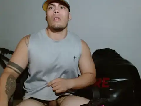 Danielsbigcum live cam on StripChat