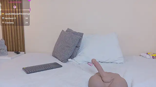 mia_gold_