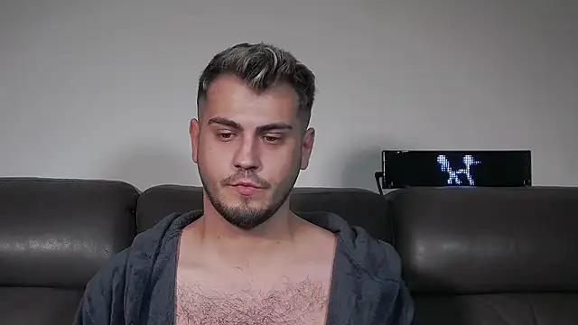 CrazyDom1 live cam on StripChat