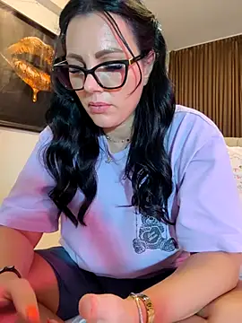 ReiyaRey live cam on StripChat
