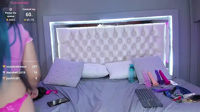 Izzy_Moon_ live cam on StripChat