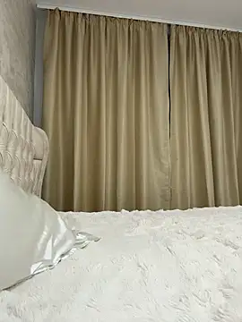 kirstievegas (F young) - Uncover boobies+play+ lick nipple😈🎁LT