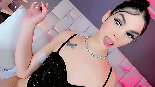 Kisses_Sophia