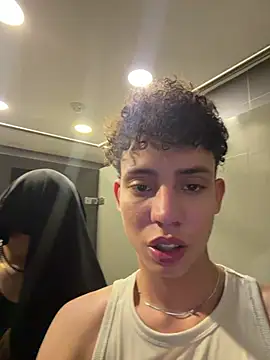yoursexyjose live cam on StripChat
