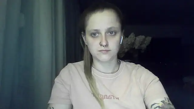 LeaWetGirl live cam on StripChat