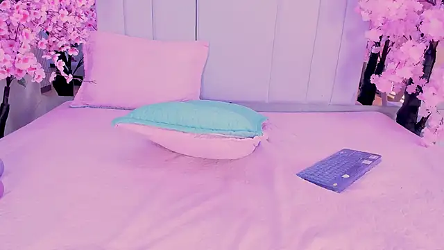 Violetbellarose1 live cam on StripChat