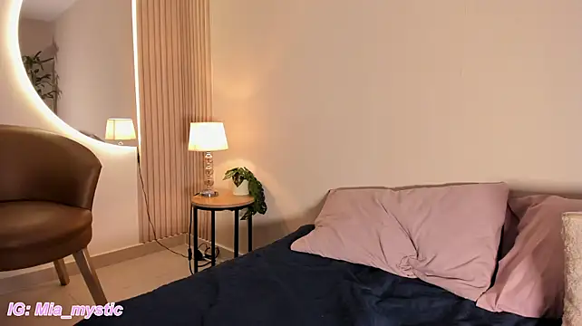 Mia_mystic_