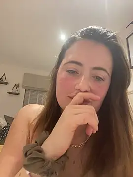 Brunette_Milf_MayaX