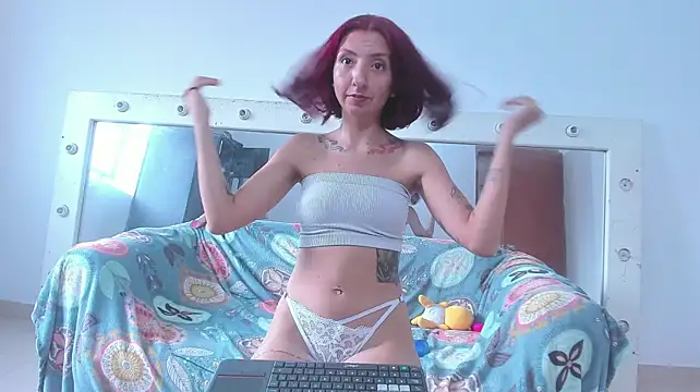 Mia_Luxxe live cam on StripChat